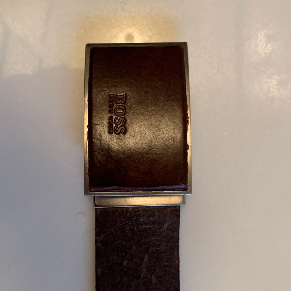 Hugo boss brown leather belt. Size 30-33.